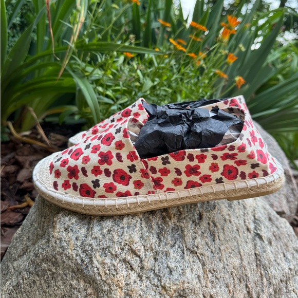 Serra floral canvas Memory Foam Slip-On Espadrilles NWT size 9 - Picture 3 of 7